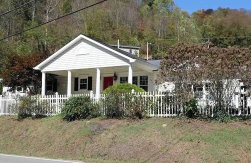 East Point House | Spacious Colonial Home with Sunroom, Jacuzzi & Single-Level Living
