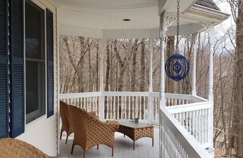 Cornwall House | Spacious Colonial on 2 plus Acres