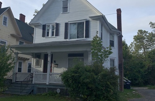 Geneva House | Spacious Colonial Style House - DT Geneva