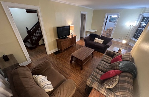 Geneva House | Spacious Colonial Style House - DT Geneva