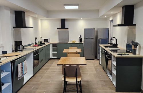 Salies-du-Salat Hotel | Spacious, comfortable accommodation on the village square in Occitanie