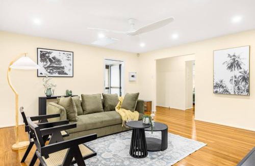 Sunnybank House | Spacious Comfort for Families Eat Stay Explore