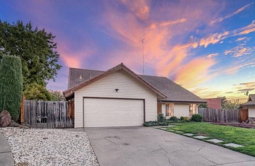 Citrus Heights House | Spacious Comfortable Home - 5BR with 2 Kings!