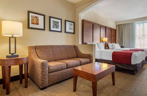 Tamiami House | Spacious, comfortable accommodations in Miami