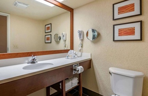 Tamiami House | Spacious, comfortable accommodations in Miami