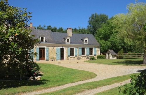 Mouliherne Cottage | Spacious, comfortable 4 star 3-bedroom dog-friendly gite in woodland location