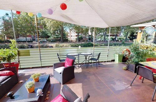 Cote Pavee Boat Rental | Spacious, comfortable houseboat in downtown Toulouse