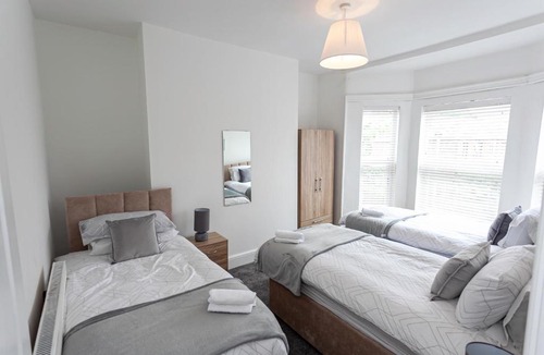 Belle Vue House | Spacious Comfortable house close to Etihad