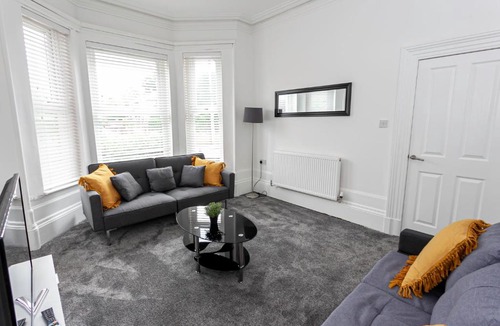 Belle Vue House | Spacious Comfortable house close to Etihad