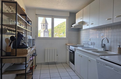 Sayat House | Spacious & comfortable house with garage