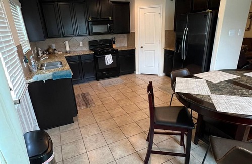 Central Southwest House | Spacious Comfortable Vacation Rental for your Family/Company Stay!