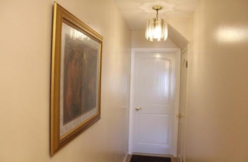 Canarsie House | Spacious Comfy Room in Cozy Classy Duplex
