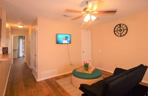 Fort Worth Apartment | Spacious Condo, 2 Bed 1 Bath in a 4-Plex with Assigned Parking and W/D