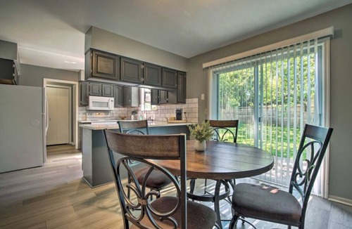 Overland Park Condo | Spacious Condo in Overland Park-Sleeps 8