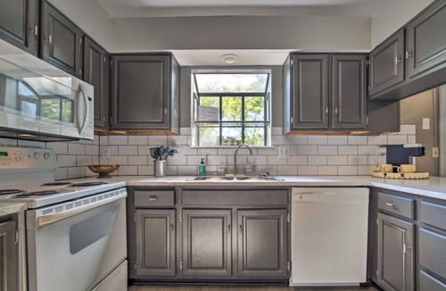 Overland Park Condo | Spacious Condo in Overland Park-Sleeps 8