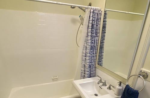 Cow Hollow Condo | Spacious Condo with Large Backyard
