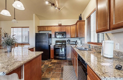Bear Hollow Village Condo | Spacious condo with community pool & hot tub, mountain views, centrally located