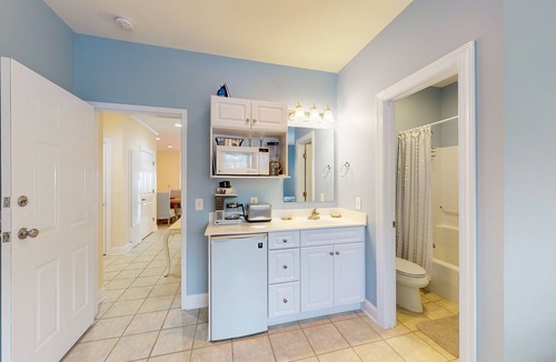 St. James Condo | Spacious condo with marina, pool access, streaming & AC