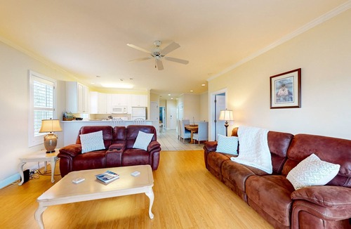 St. James Condo | Spacious condo with marina & Intercoastal views, screened-in balconies, W/D & AC