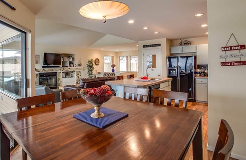 Wapato Point Condo | Spacious condo with pools, hot tub, & sandy beach access