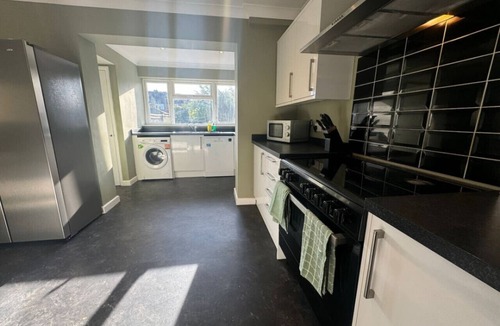 Swindon House | Spacious Contractor Accommodation