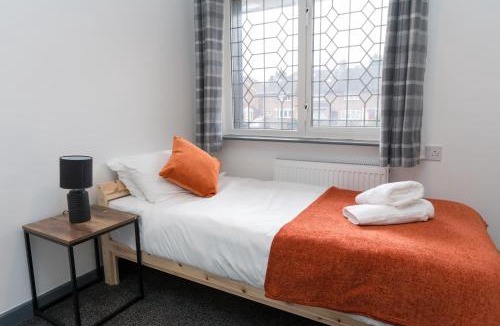 Cradley House | Spacious, Contractors, Long Term Discounts