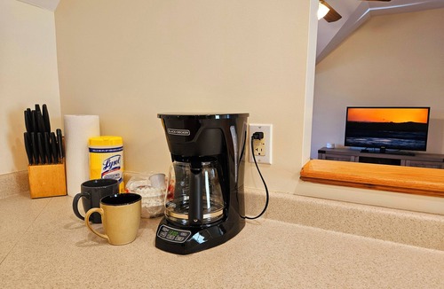 Melrose House | Spacious & Convenient 1BR unit-20min to Boston