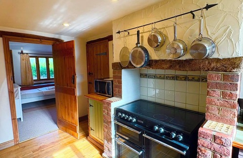 Ford House | Spacious converted barn perfect for families!