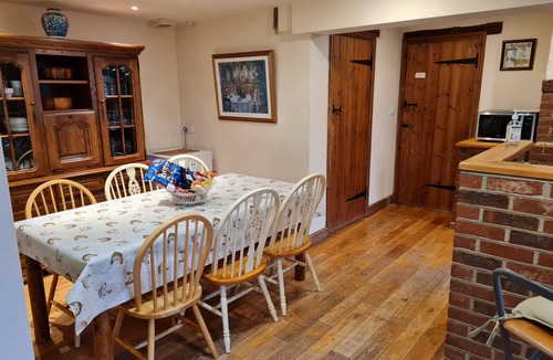 Ford House | Spacious converted barn perfect for families!