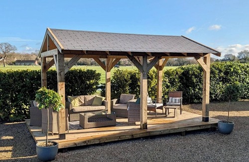 Ford House | Spacious converted barn perfect for families!