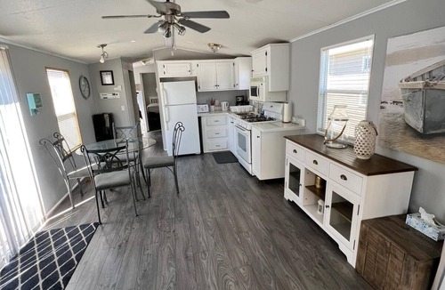 Sherkston Cottage | Spacious Corner Lot Cottage @ Sherkston Shores