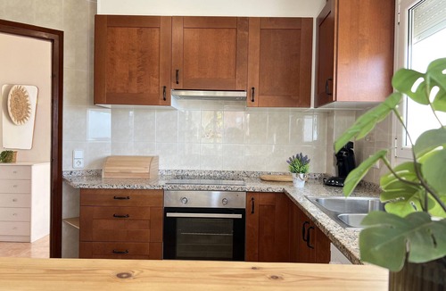 Sant Pere Pescador House | Spacious Costa Brava Home: BBQ, WiFi, Parking, Near Beach, Sleeps 7