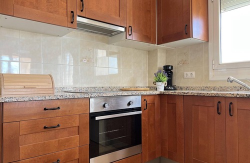 Sant Pere Pescador House | Spacious Costa Brava Home: BBQ, WiFi, Parking, Near Beach, Sleeps 7