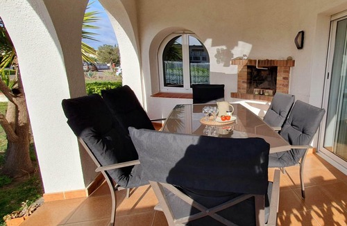 Sant Pere Pescador House | Spacious Costa Brava Home: BBQ, WiFi, Parking, Near Beach, Sleeps 7