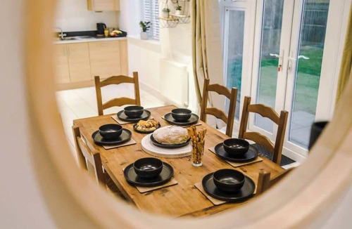 Chester House | Spacious Cosy 4BR Home in Cheshire