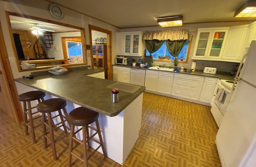 Byng Inlet Cottage | Spacious Cottage with a View