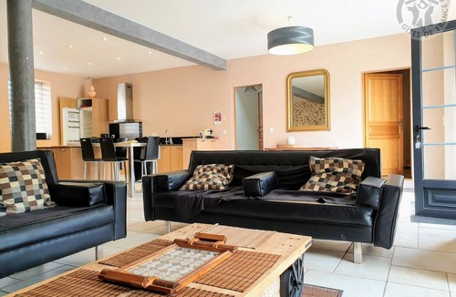 Mareil-le-Guyon Cottage | Spacious cottage near Paris with terrace and parking