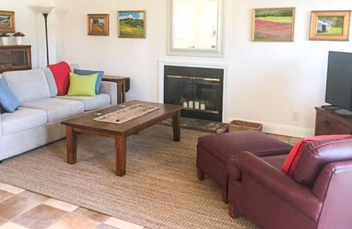 Santa Rosa Cabin | Spacious Cottage for Wine Country WORK/PLAY/STAY