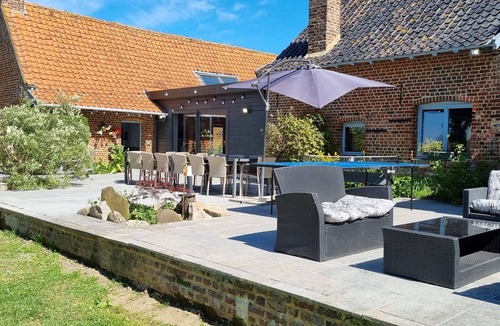 Oudezeele Cottage | Spacious cottage in Flanders with fireplace and garden for 15 guests