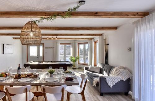 La Macaza House | Spacious cottage in forest with spa