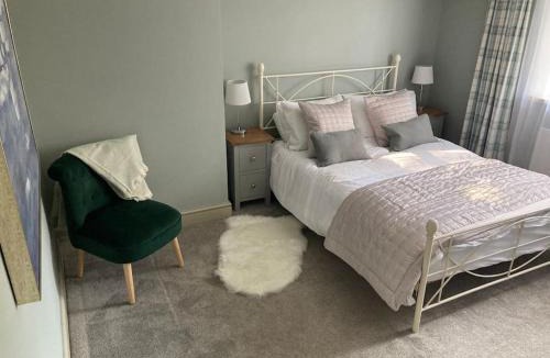 Northend House | Spacious Cottage in Idyllic Spot