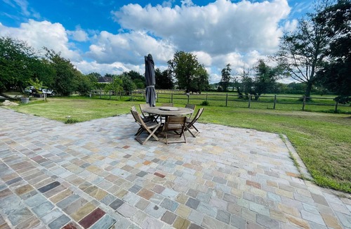 La Fleche Cottage | Spacious Cottage in Private Park, Sleeps 5, Large Shower, Private Terrace