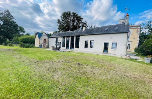 La Fleche Cottage | Spacious Cottage in Private Park, Sleeps 5, Large Shower, Private Terrace