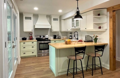 Gravenhurst House | Spacious cottage on Muskoka Lake with private dock