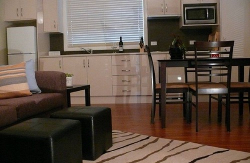 Pokolbin Ski Chalet | Spacious Cottage, overlooking bushland