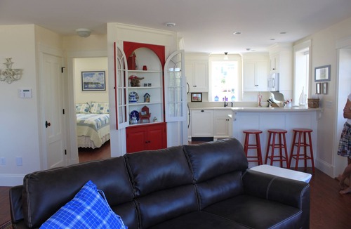 Mid-Coast and Islands House | Spacious Cottage Perfect for a Peaceful and Quiet stay on the Ocean with Beach