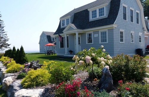 Mid-Coast and Islands House | Spacious Cottage Perfect for a Peaceful and Quiet stay on the Ocean with Beach