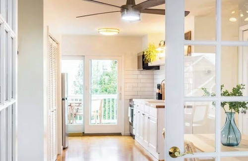 East Shore House | Spacious Cottage w/Waterview