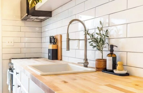 East Shore House | Spacious Cottage w/Waterview