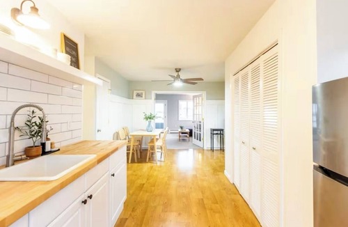 East Shore House | Spacious Cottage w/Waterview